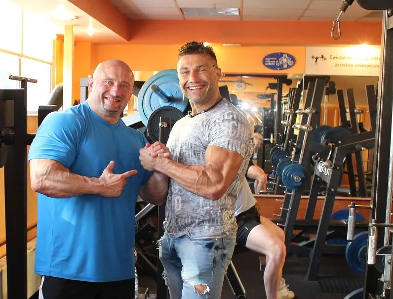 Krzysztof Dragon z Robertem Piotrkowiczem, trzykrotnym mistrzem świata w kulturystyce i zawodnikiem IFBB Pro